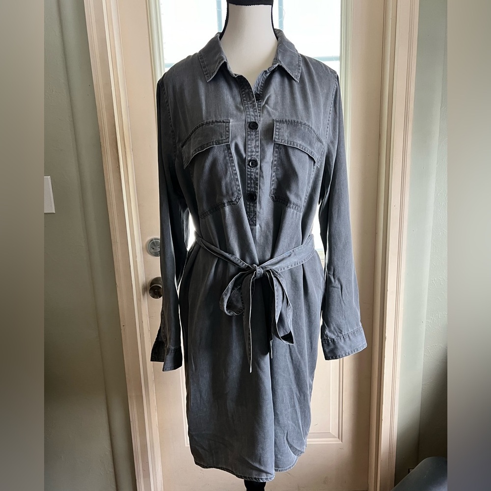 Gap 💯 Lyocell shirt dress. Grey color, size L, long sleeve with waist tie.
